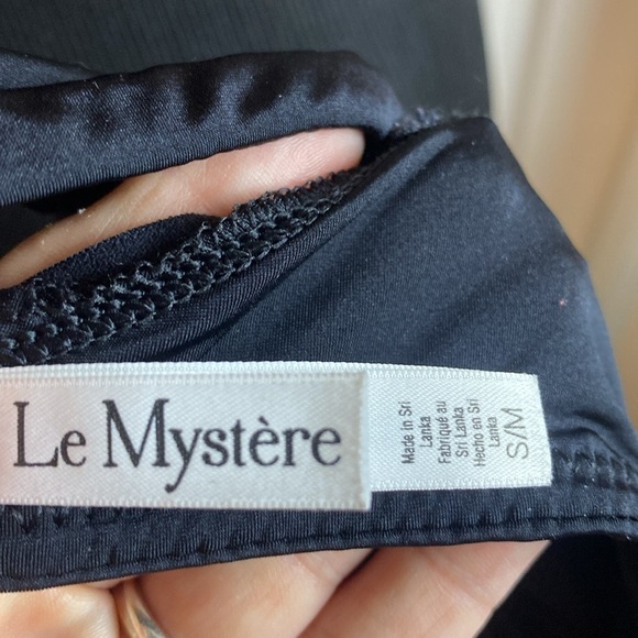 Le Mystere Bras 1 Black 1 Light Beige S/M 6/8 Double Layered Fabric No Pads NWOT - Picture 7 of 8